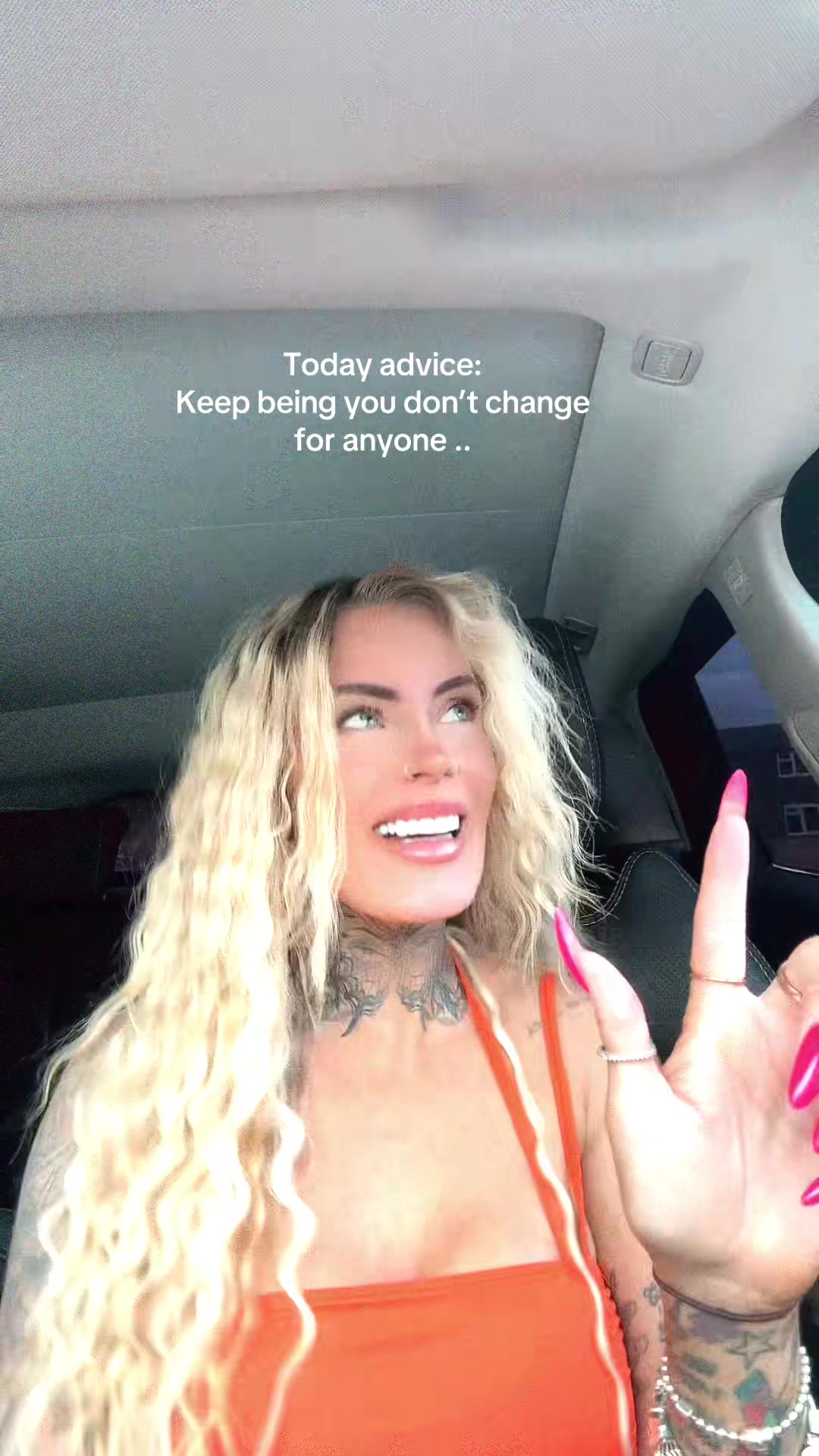 @Officialkelly_blonde