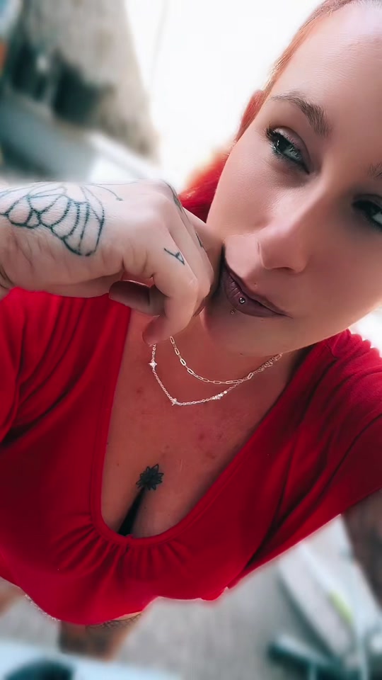 @Julia🦋🖤