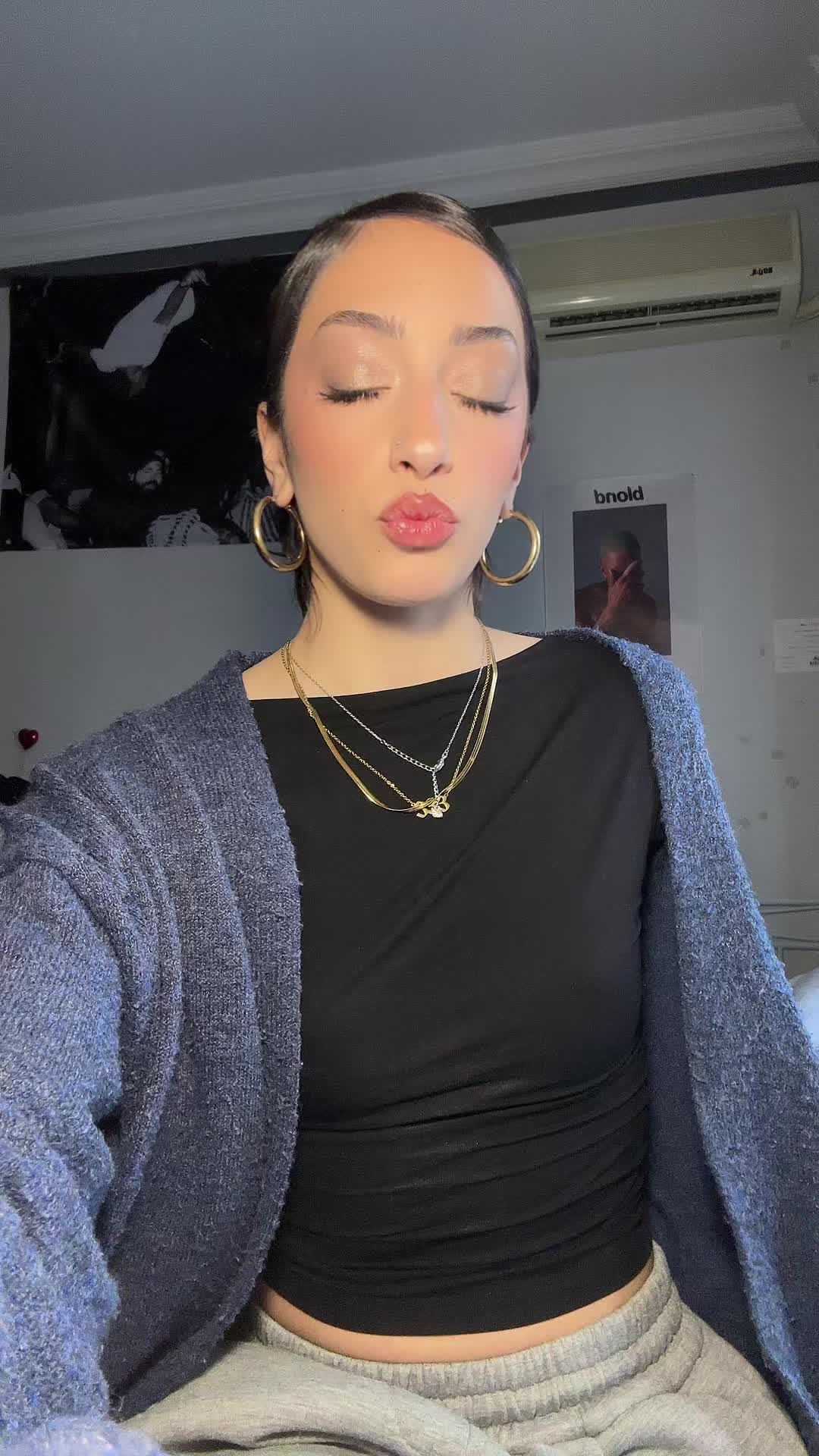 @Rafaella