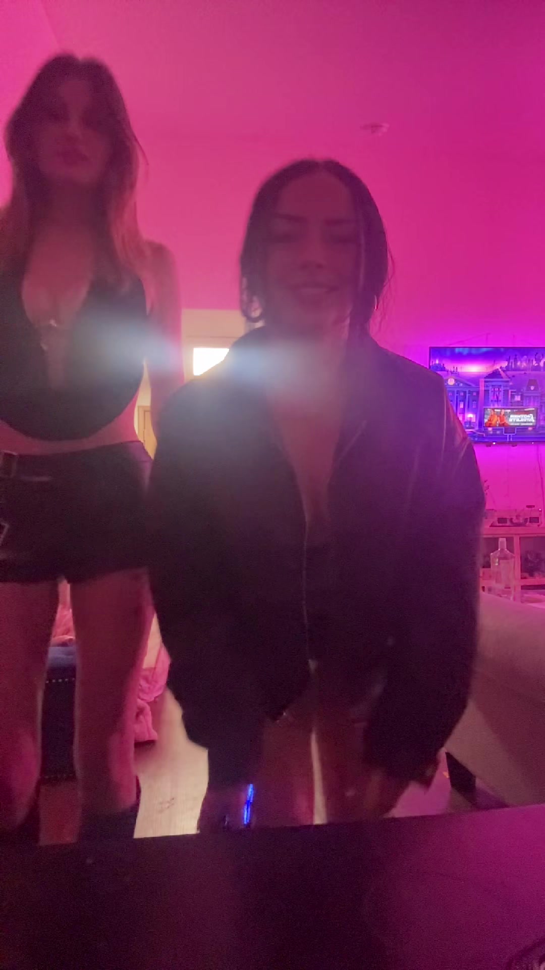 @bella