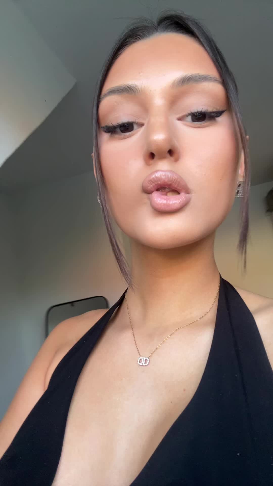 @ᴚ