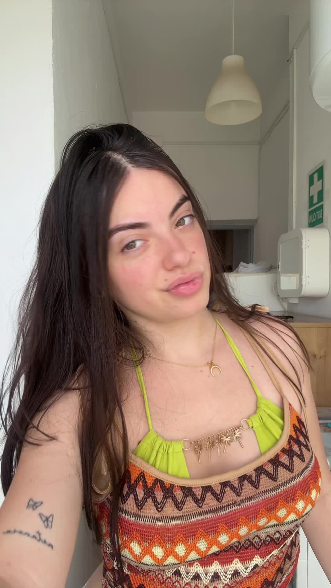 @danielaarosteguii