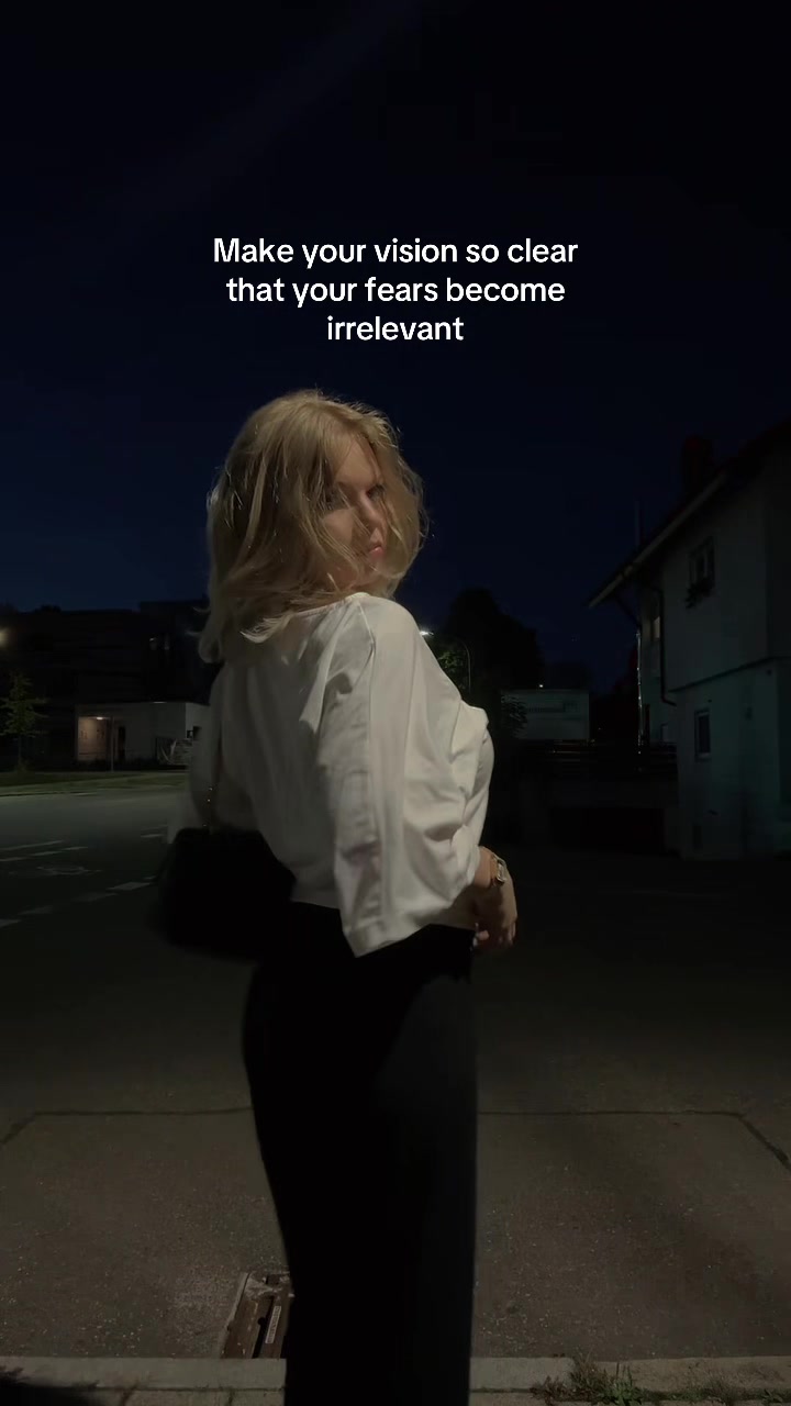 @𝓡