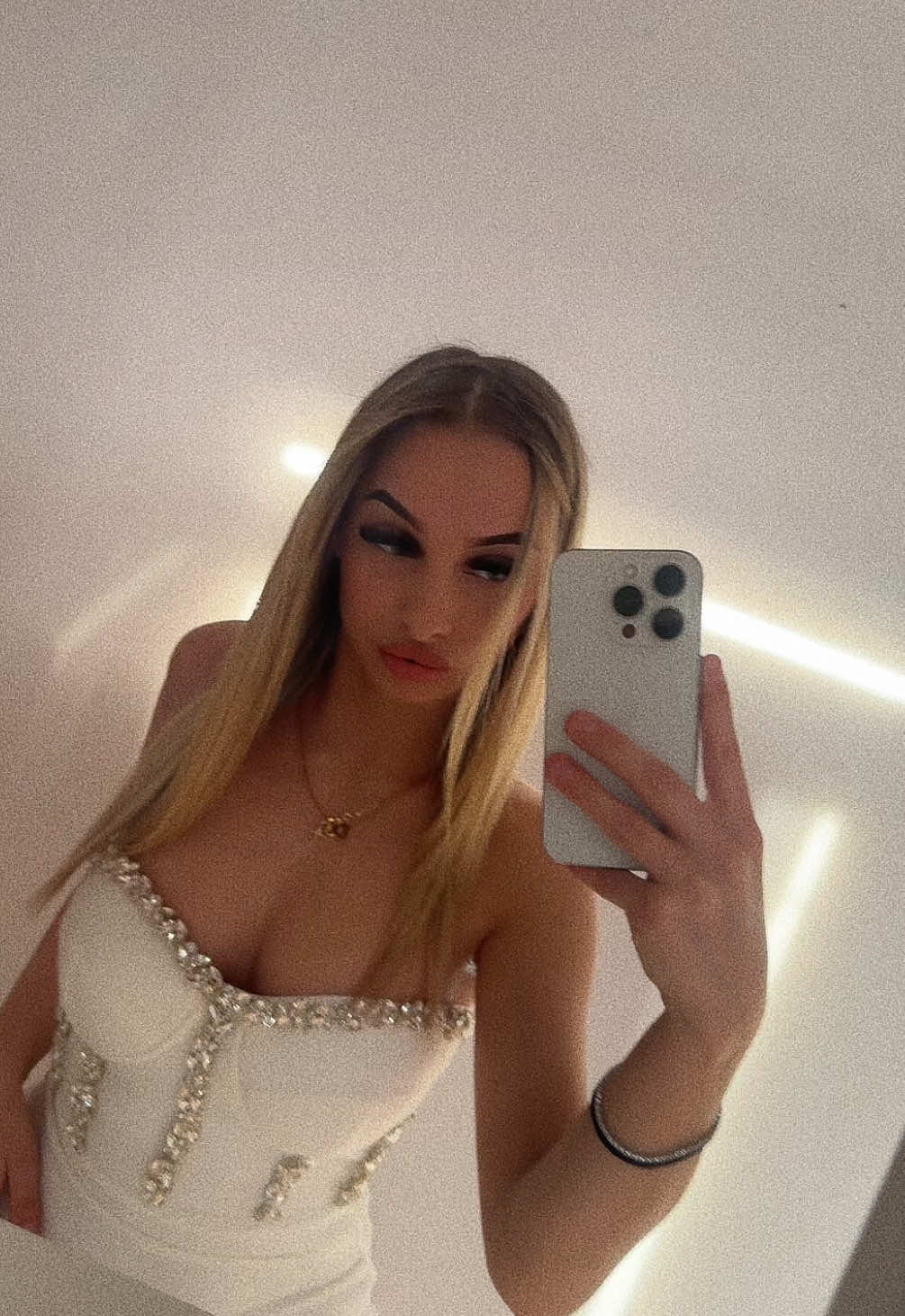 @Oszk&oacute; Eszti