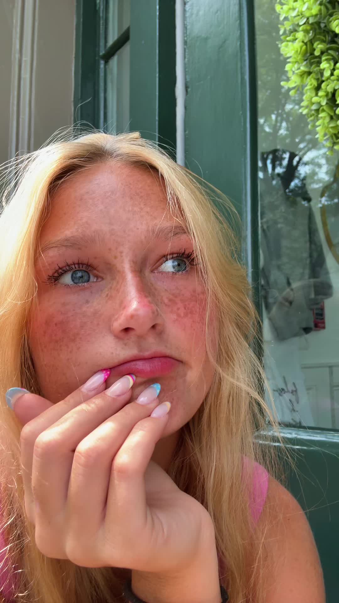 @😁