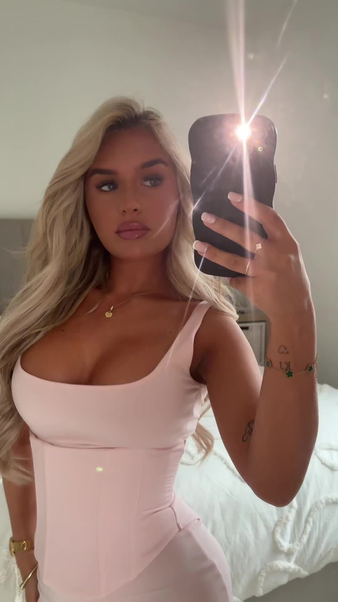 @Ellalawrence02