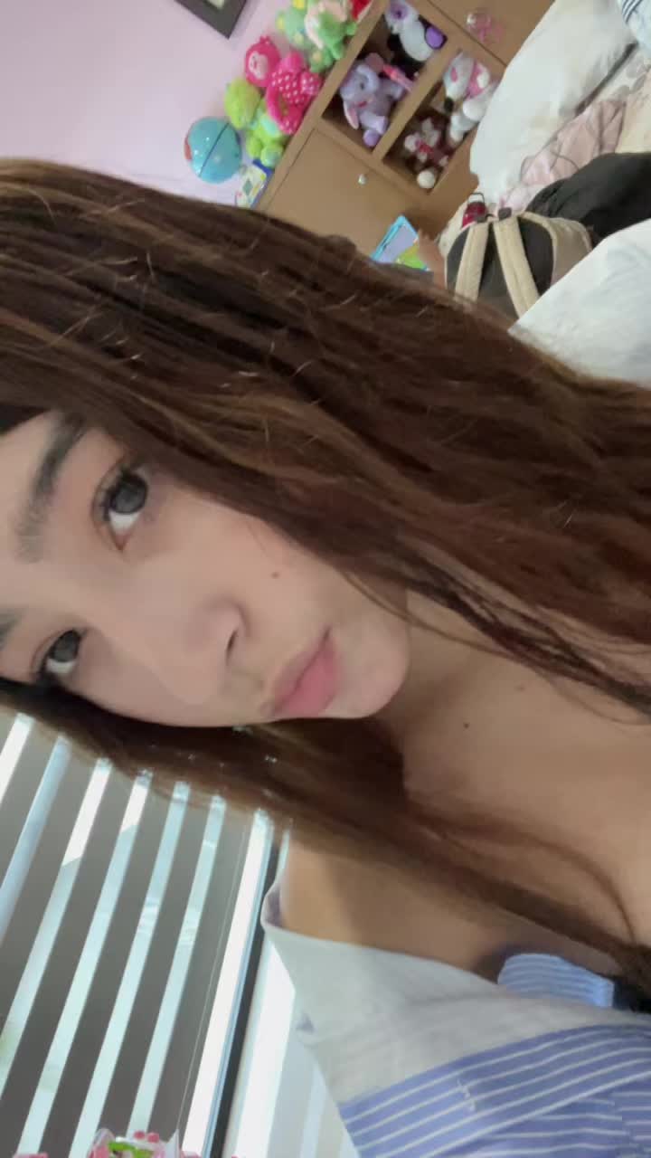 @•