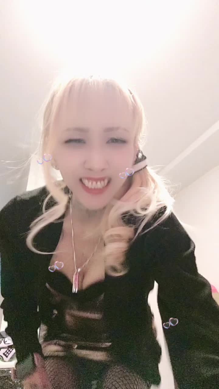 @にゃあおみ