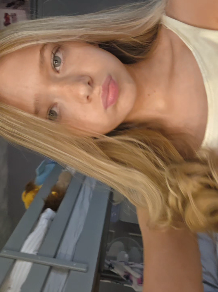 @𝐞𝐯𝐢𝐞💋