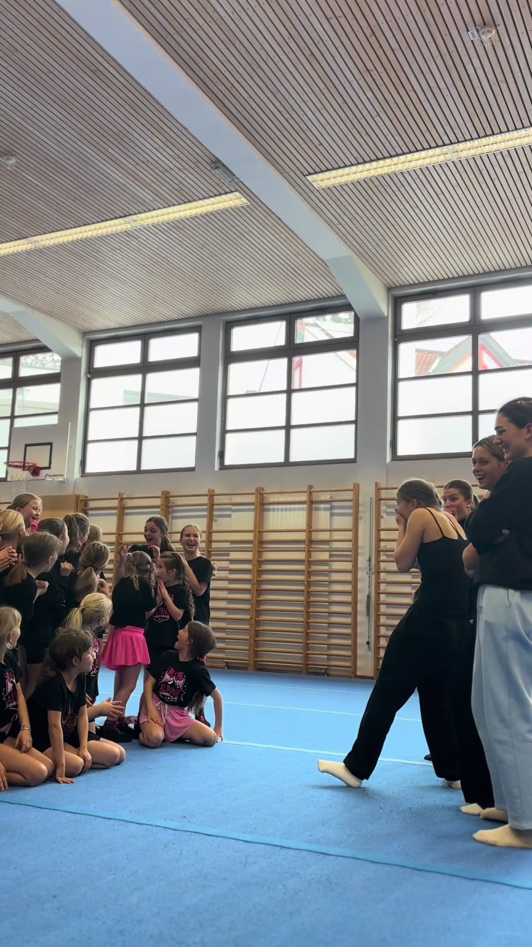 @AlpineCheerClubRum 🩷🖤