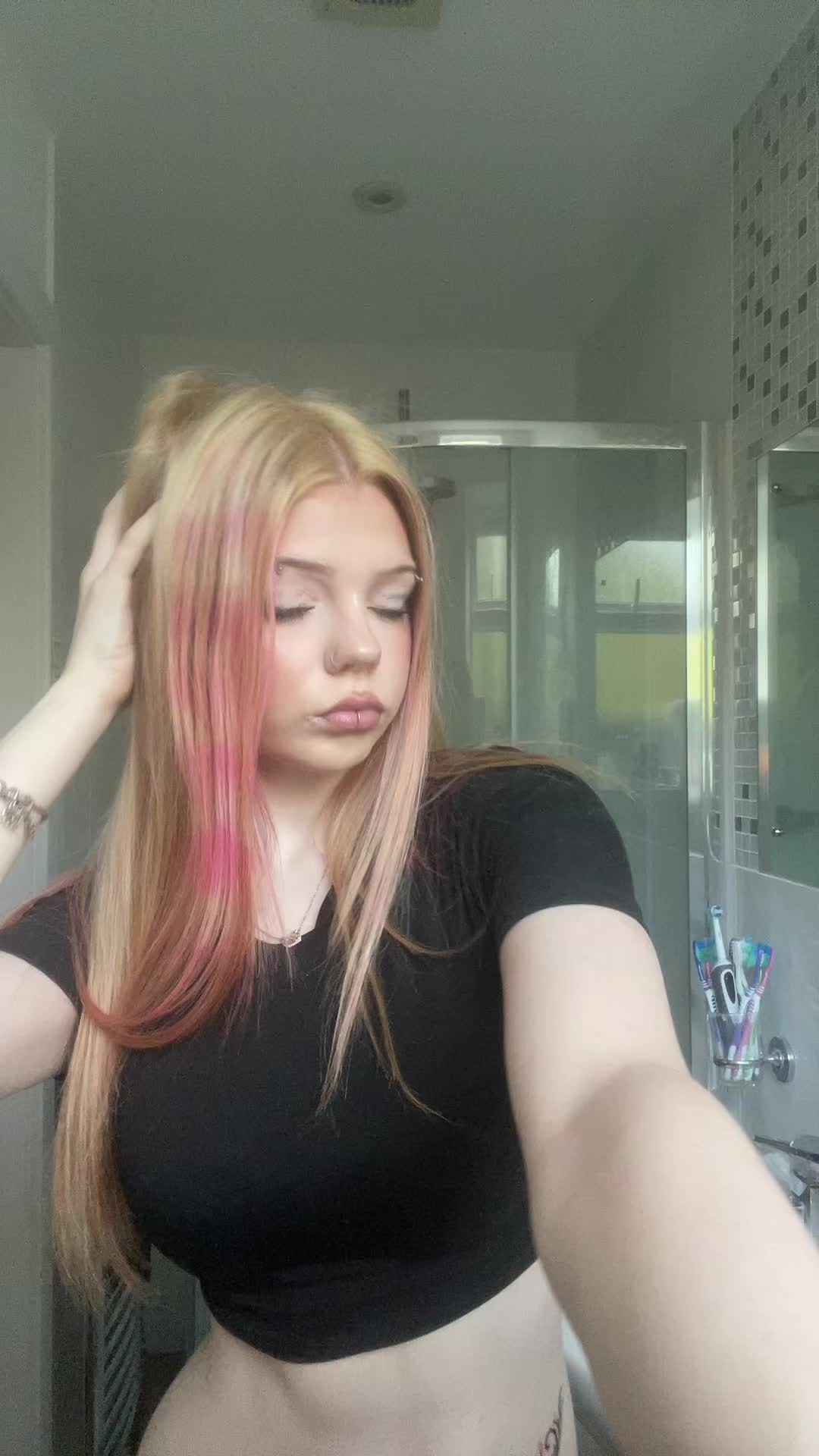 @_ellamary_