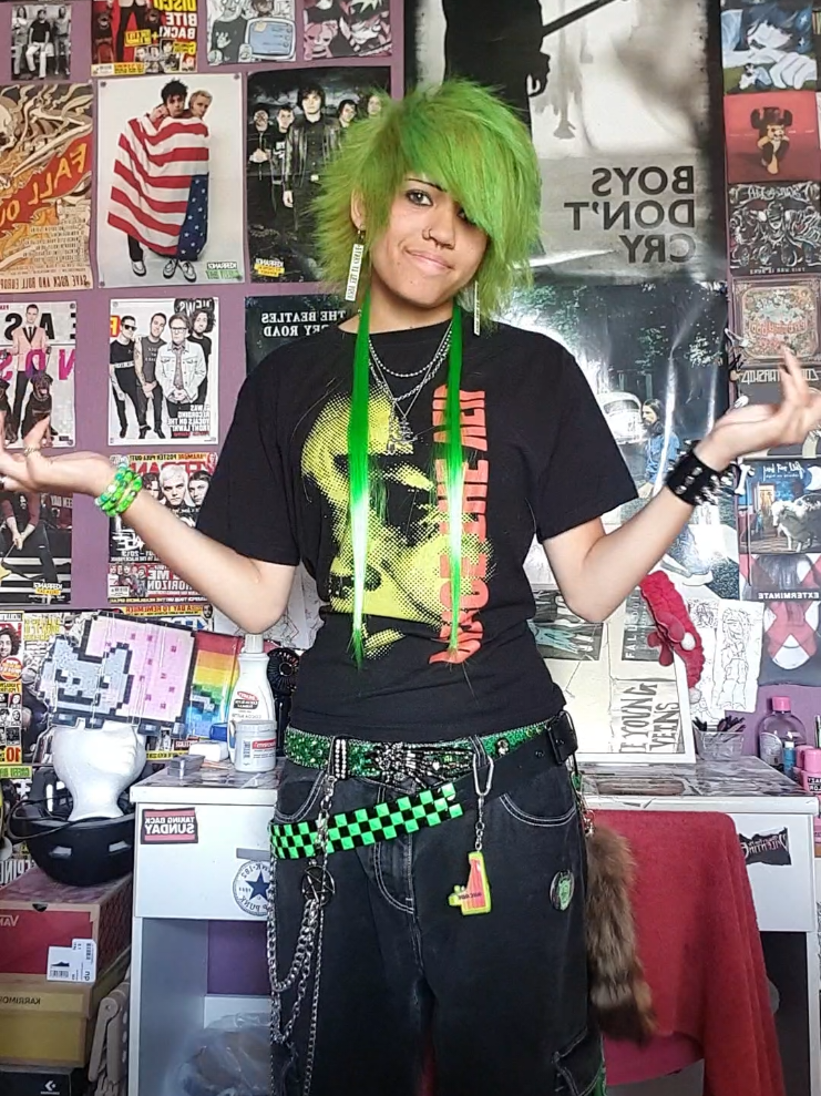 @MikaMassacre☢️💥
