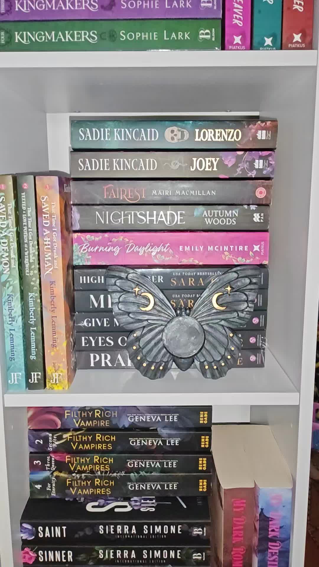 @BooksWithBrooke📚