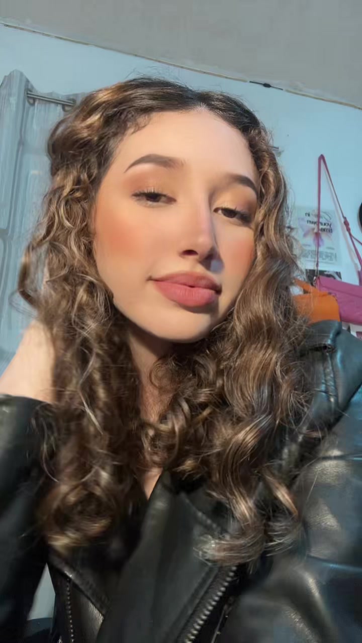 @Moniii