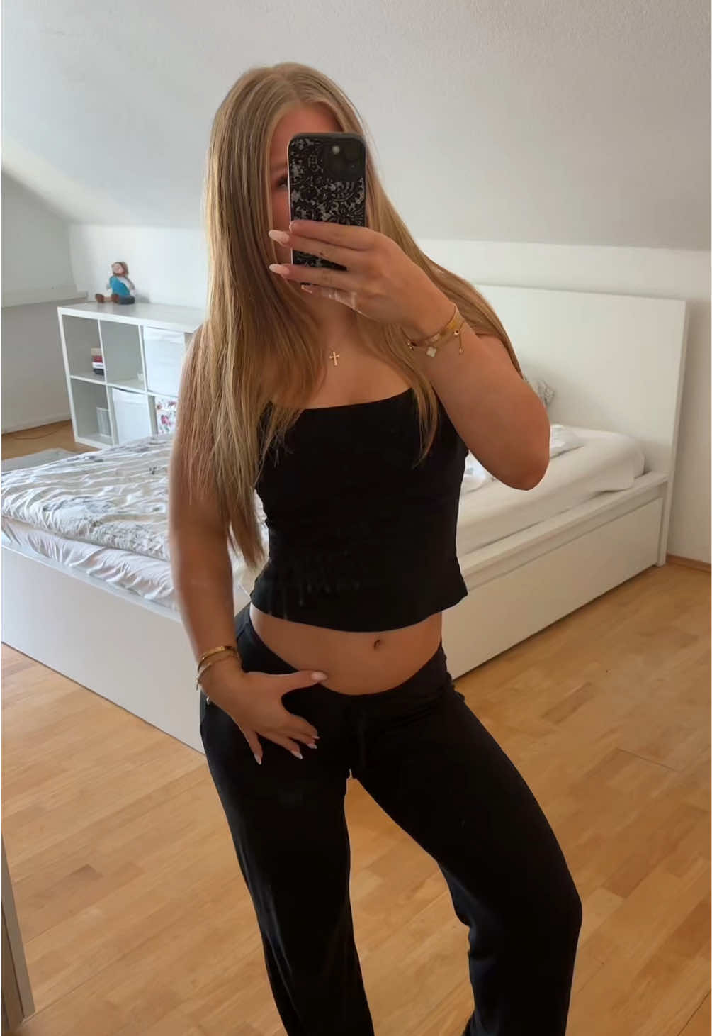 @hannahnik_10 &dagger;