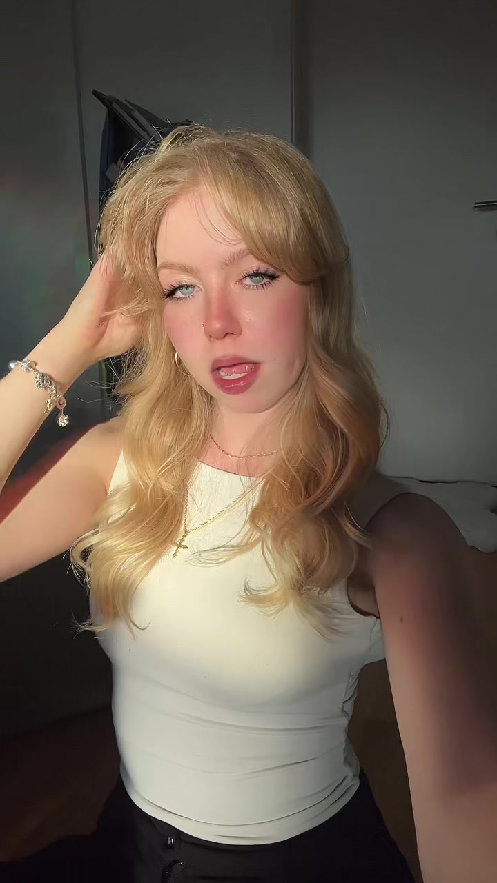 @kikisnowhite:)