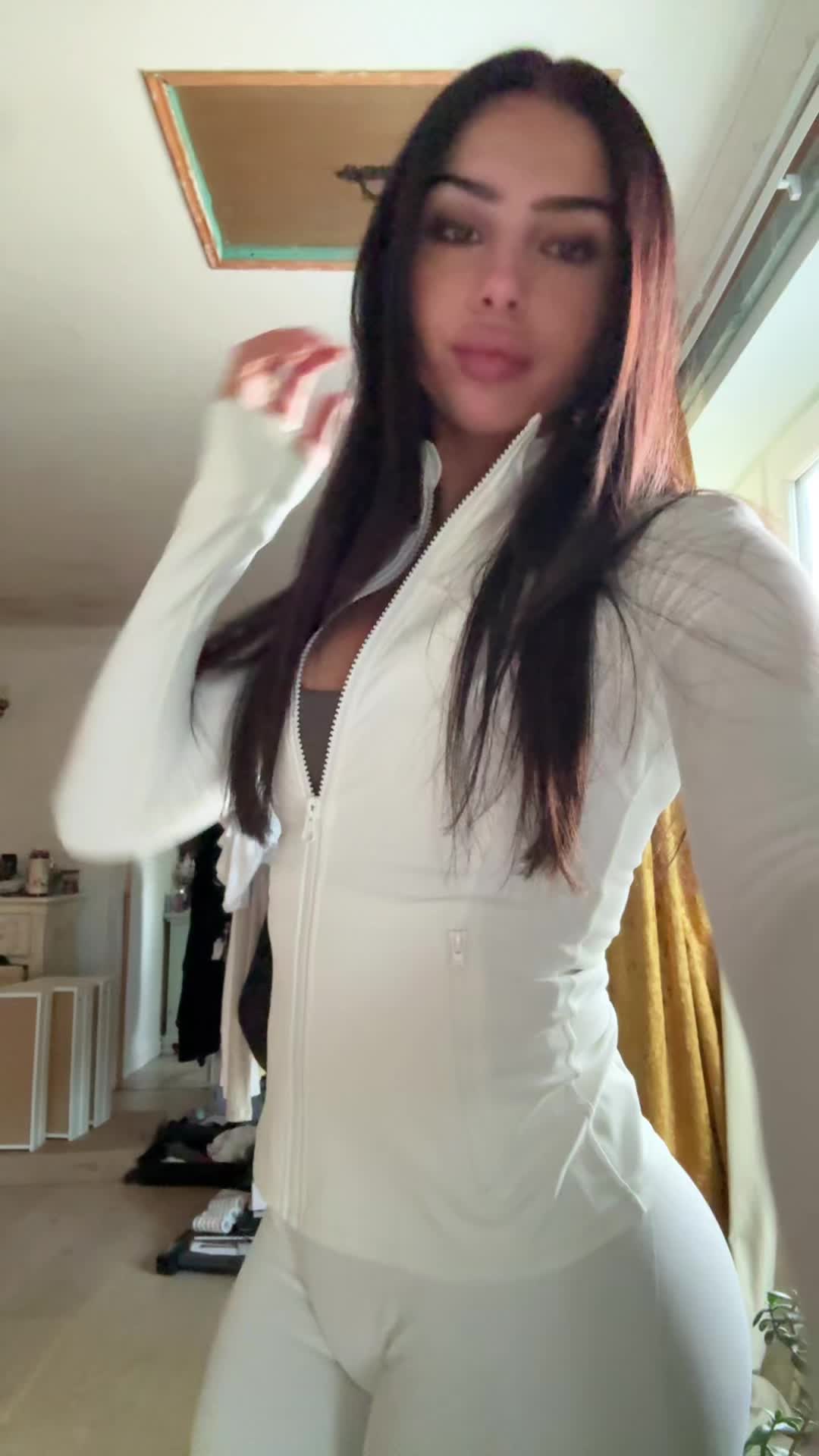 @bella
