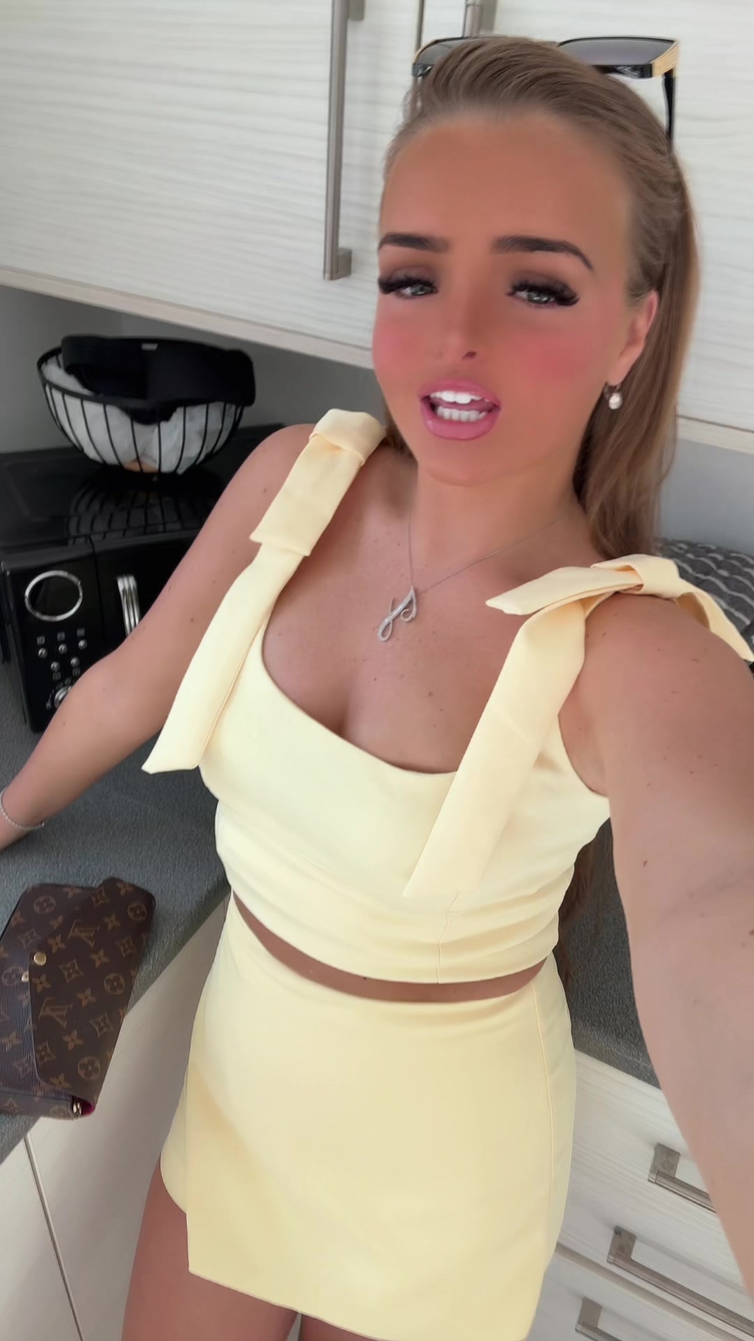 @👸🏼