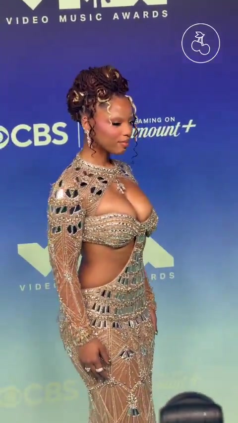 @The Chl&ouml;e x Halle Room