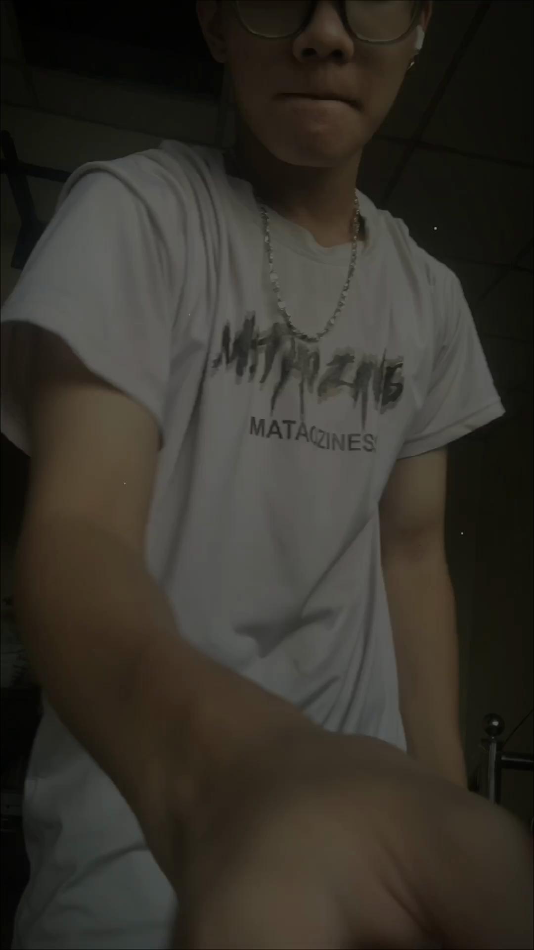 @Tý