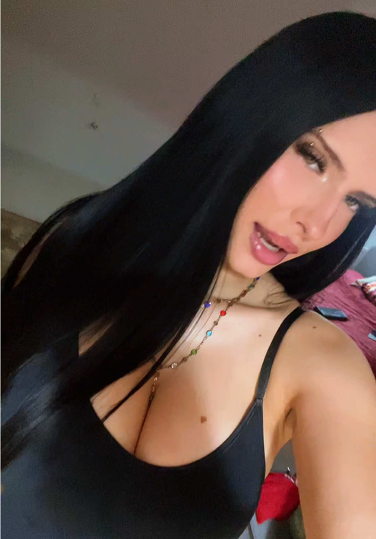 @￴