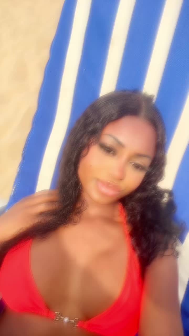 @Lipglossglitterbarbie