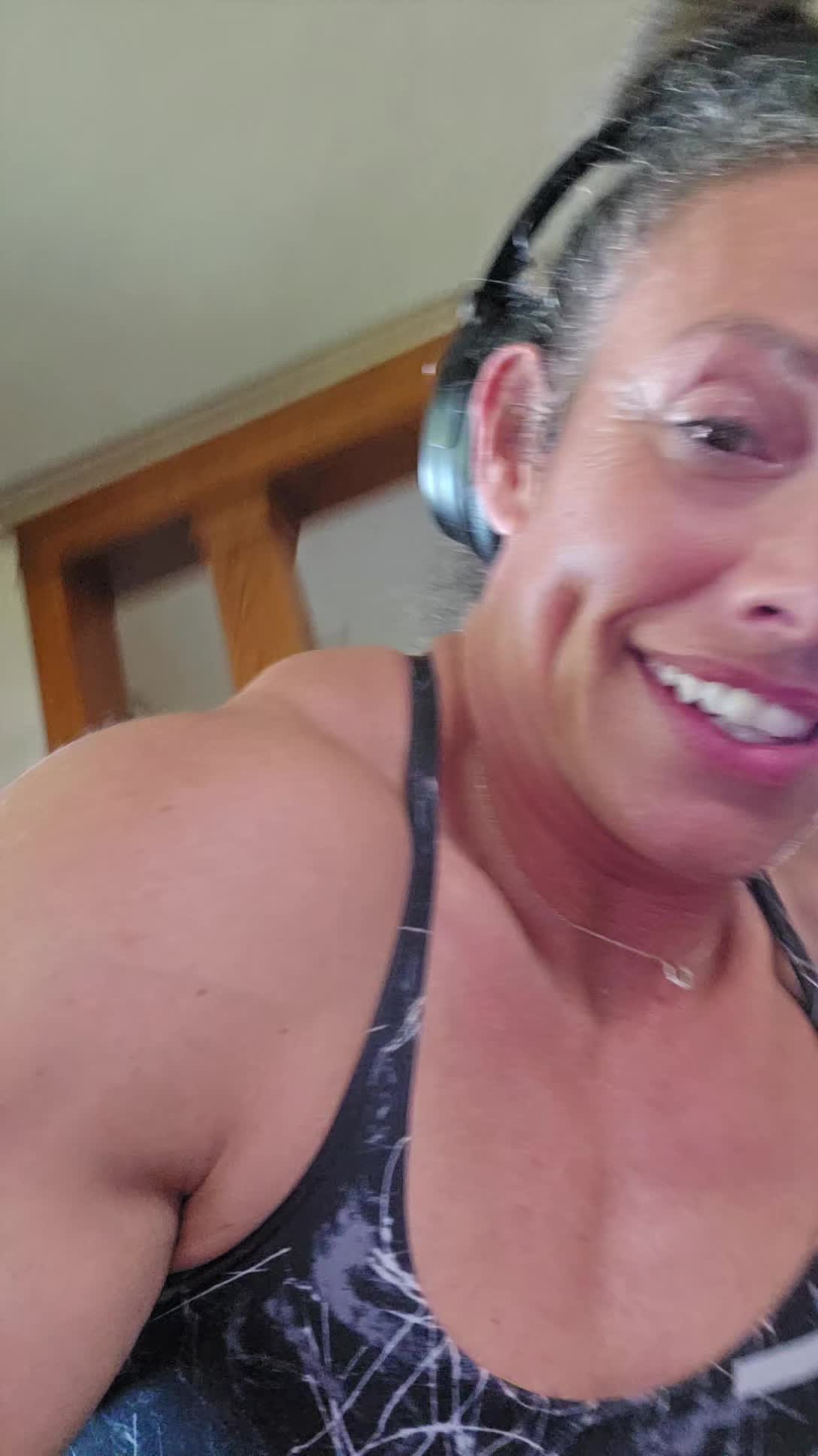 @ShesFitAndFunny