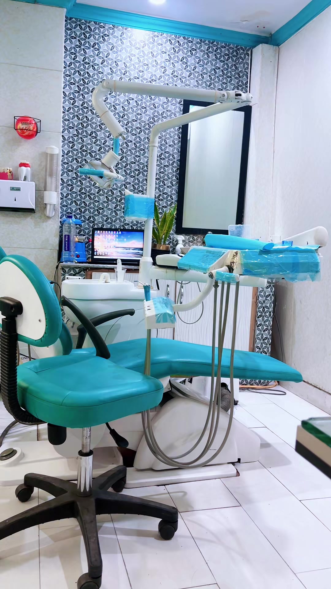 @Dr. Afsoon Kakar.(dentist🦷)