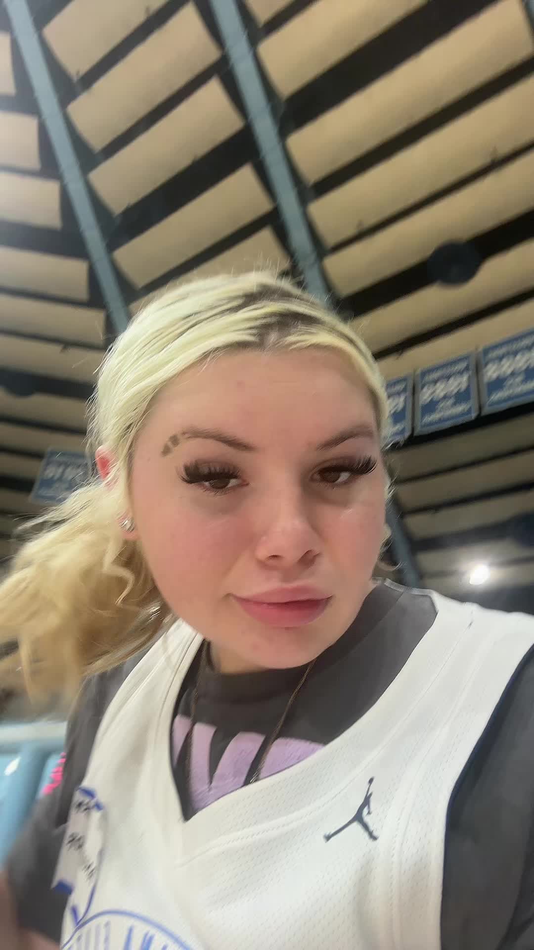 @Angel 🦋