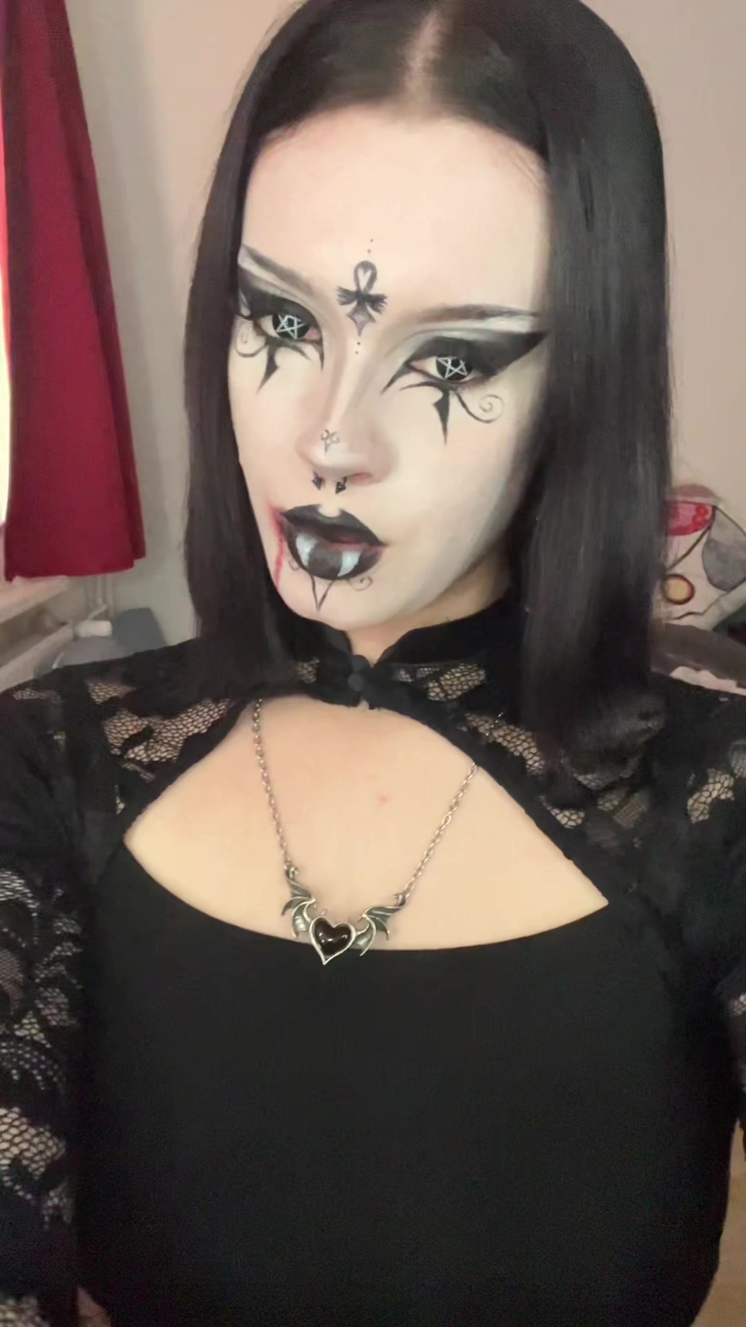 @Klara🧟♀️