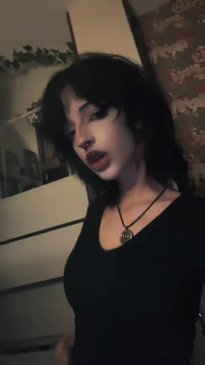 @Black hair ho ᶻ 𝗓 𐰁