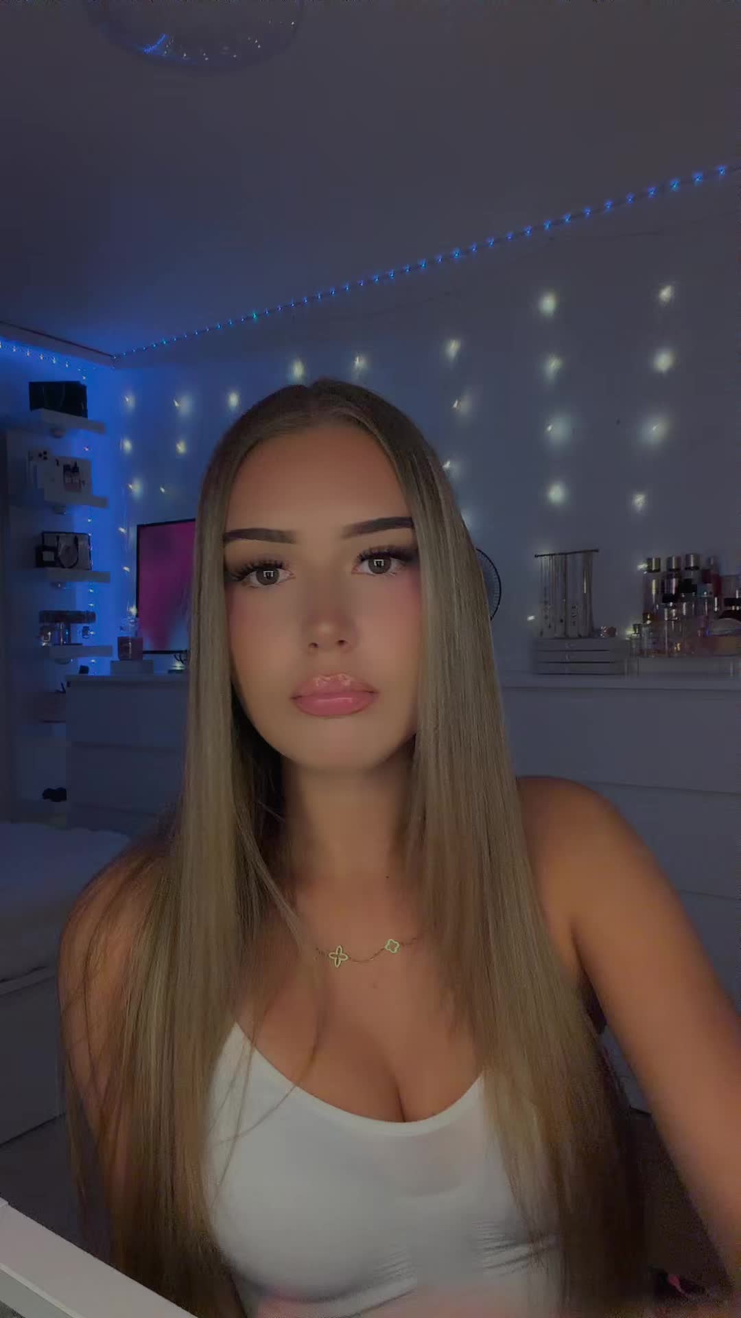 @𝐕𝐚𝐧𝐞𝐬𝐬𝐚