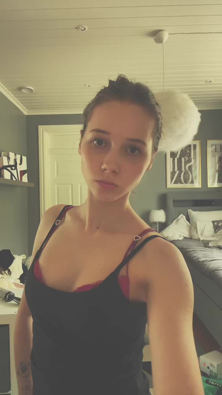 @𝒜𝓁𝒾𝒸ℯ🍸