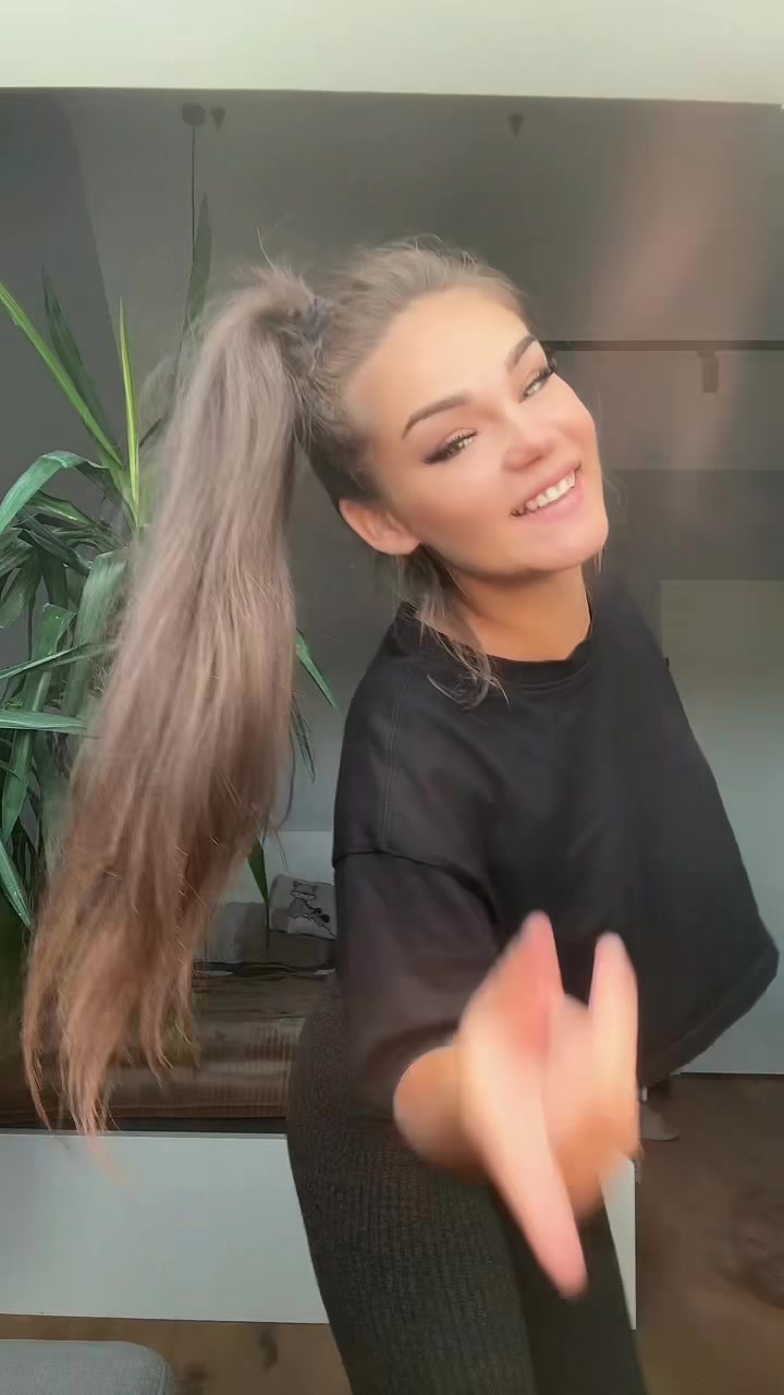 @hejkarooollcia