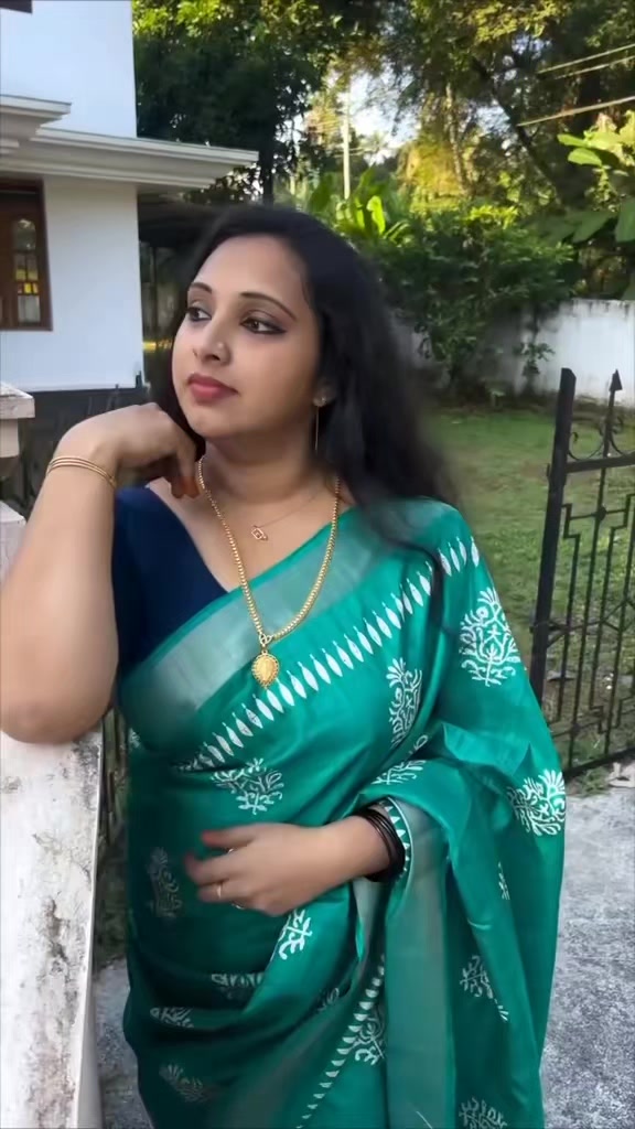 @)(সুমি চোীধুরী)(