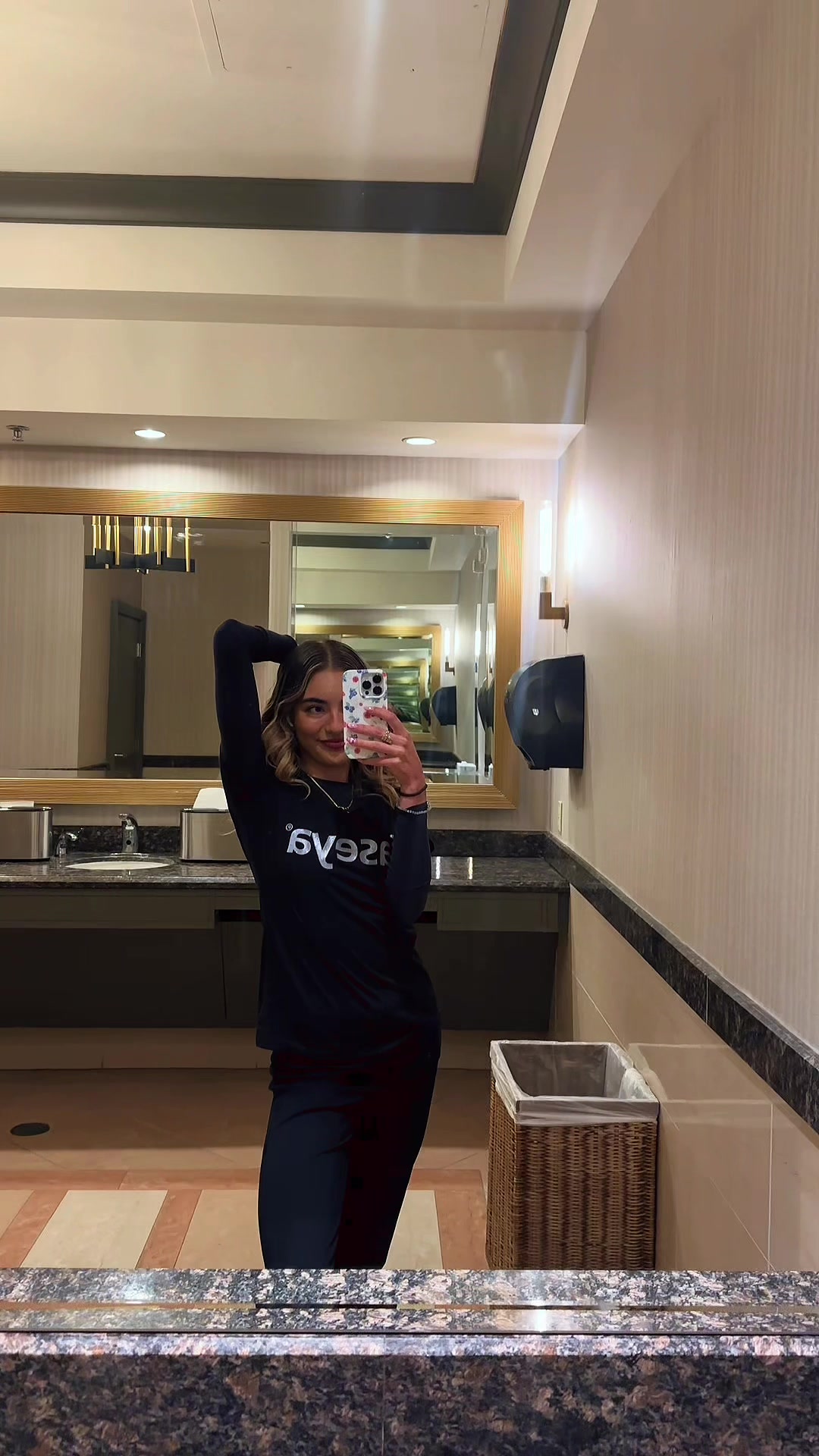 @Bella