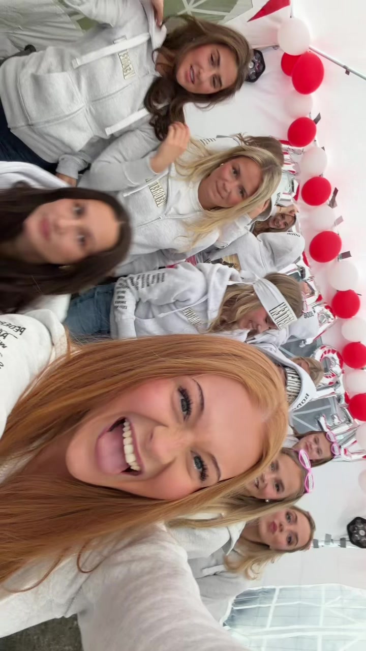 @LEAH SPJELKAVIK