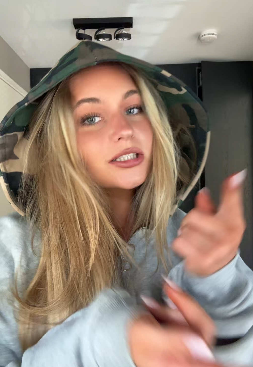 @IVY LANGENBERG