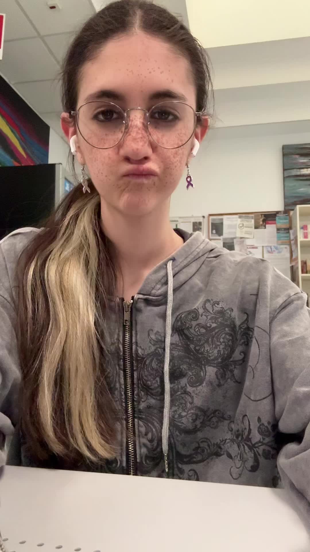 @elenina🎗️💜