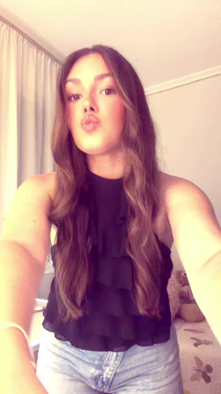 @ᴄᴀʀʟᴀ ᴘᴇʀᴇᴢ