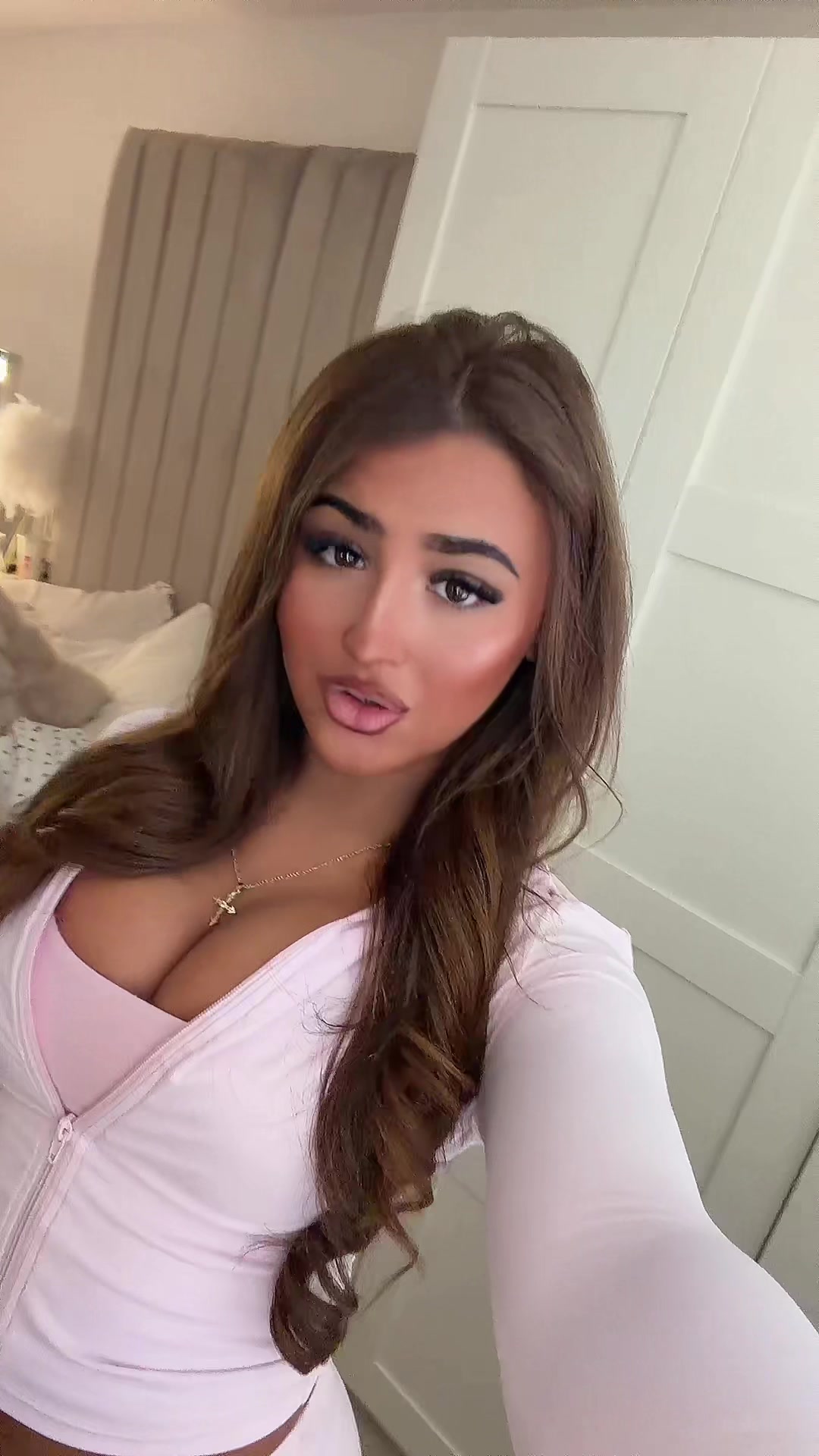 @avamackiee
