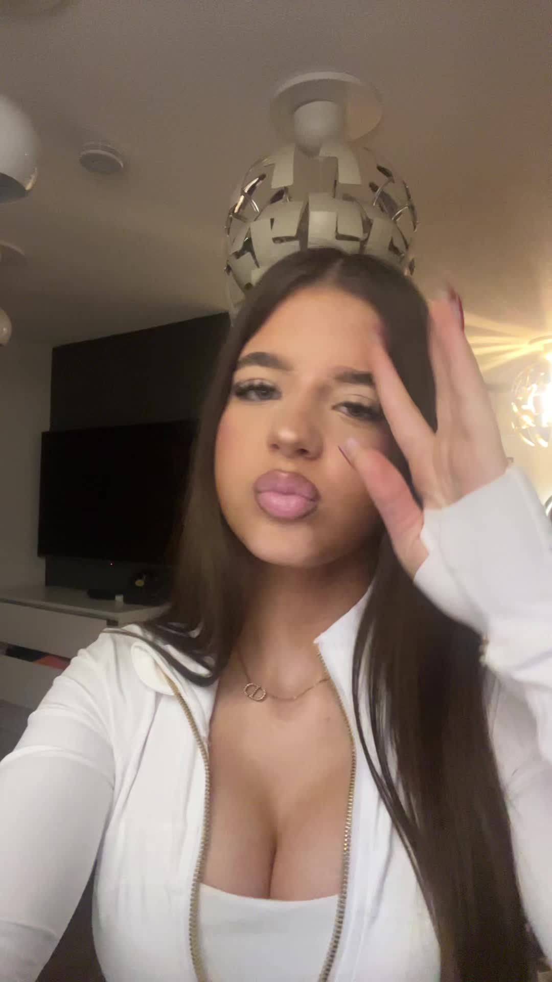 @𝒮