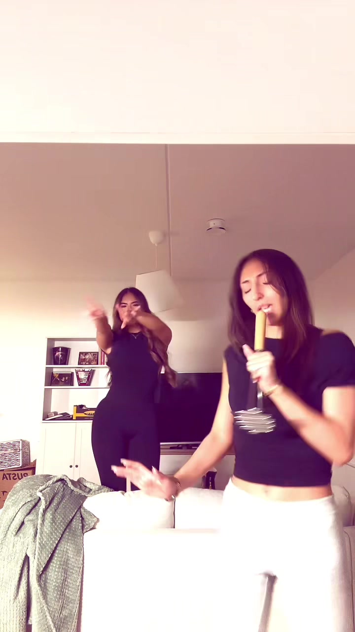 @𝑬𝑬