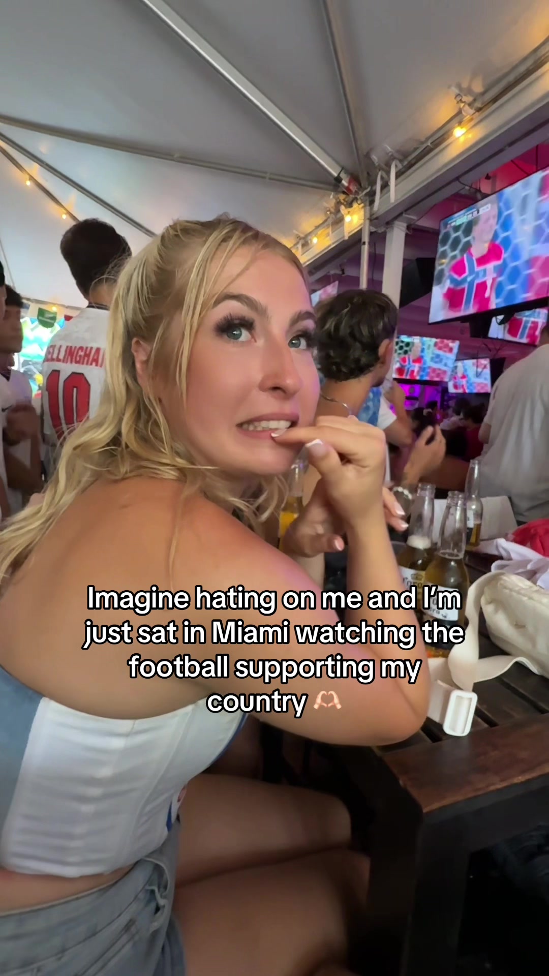 @astridwett