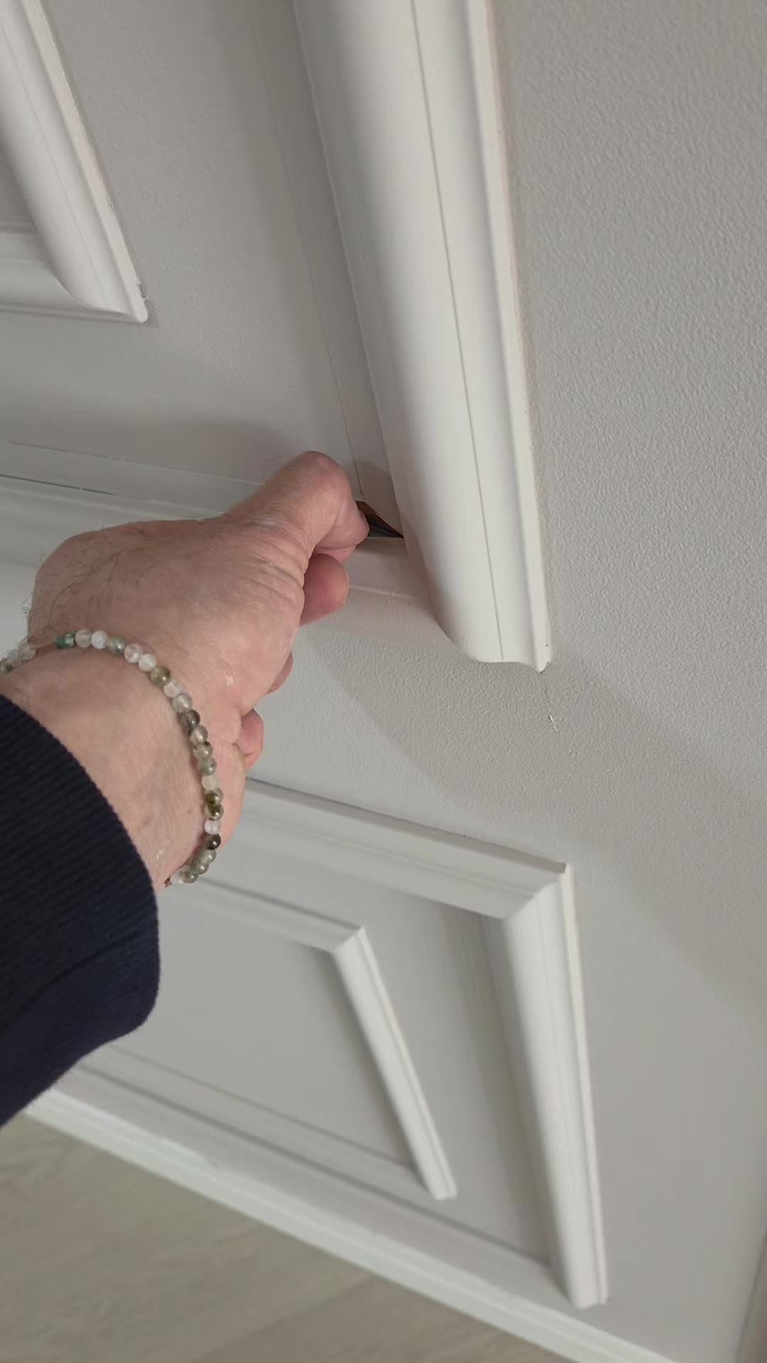 @Mesterul profilelor decorative