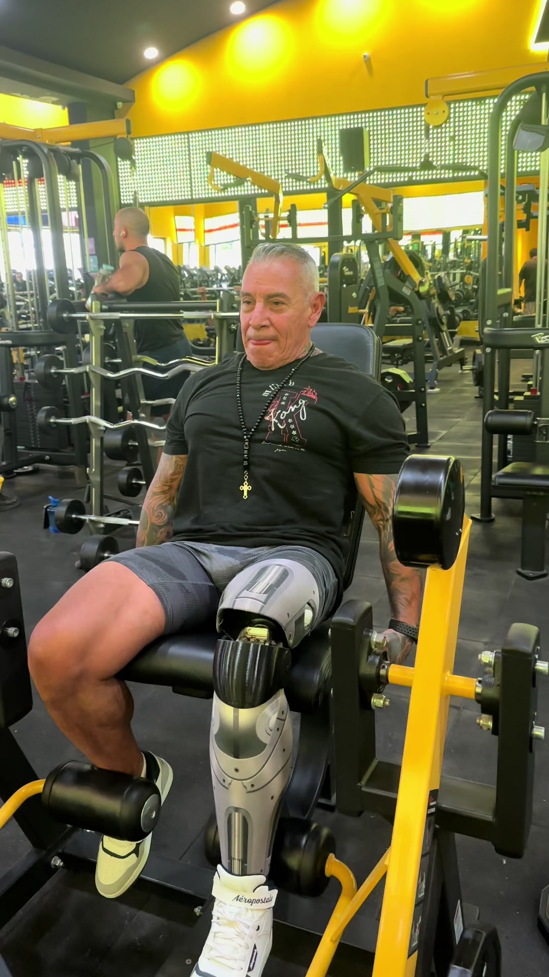 @Leo Flores IFBB PRO