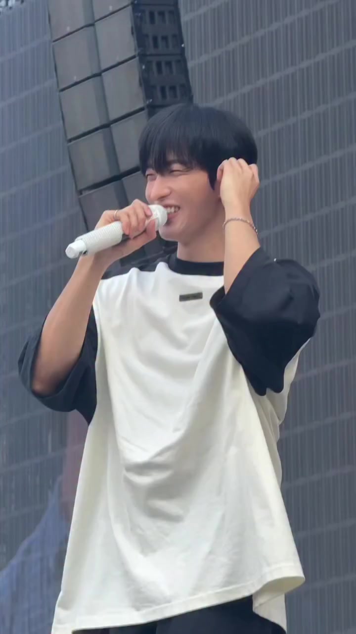 @carats_