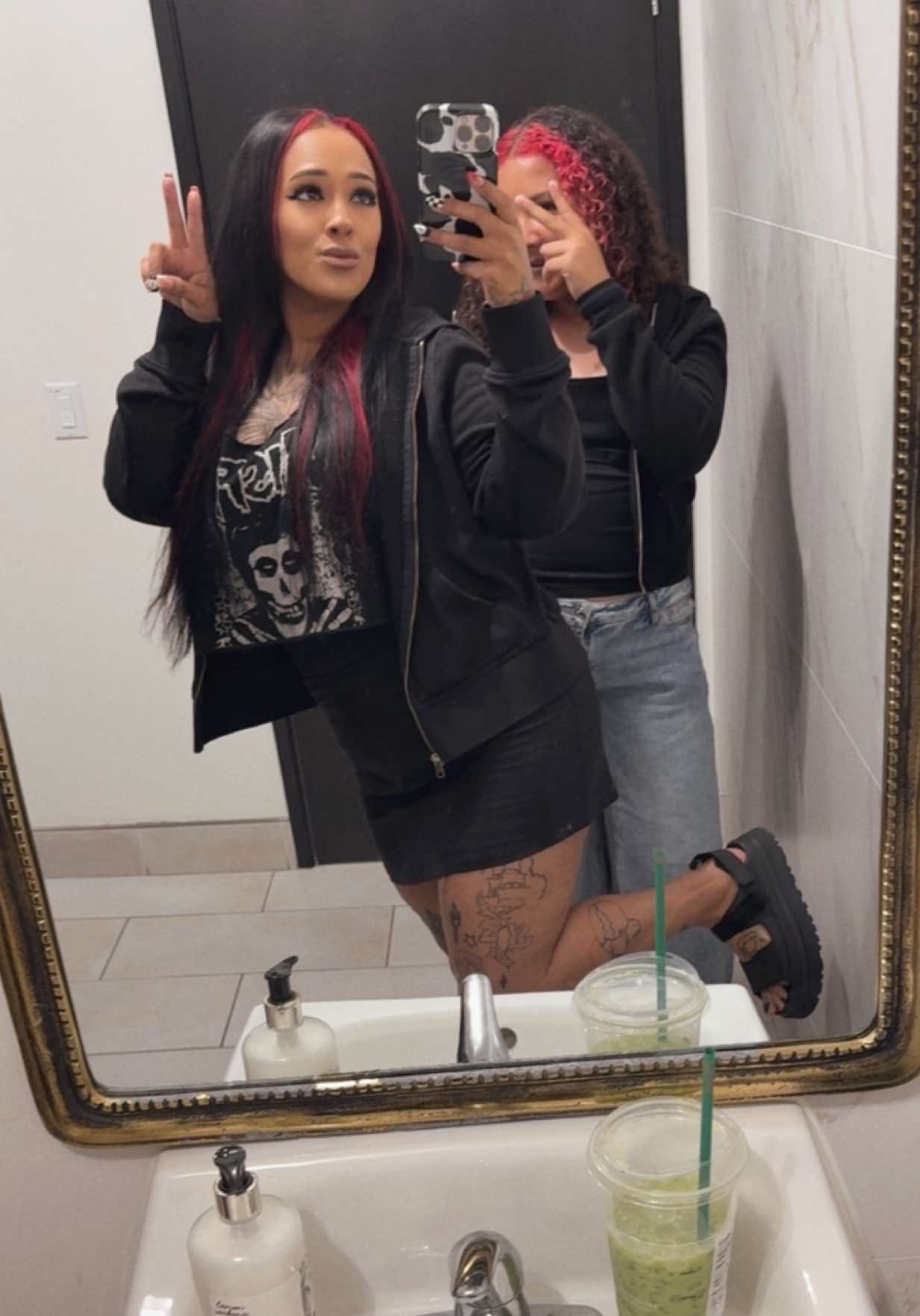 @emilyunhingedd
