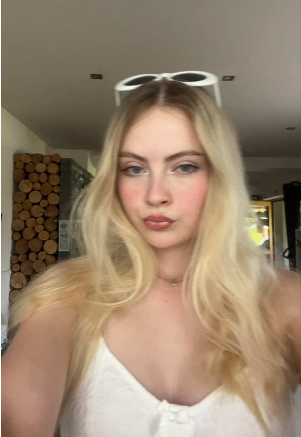 @𝐿𝒾𝓋𝒾𝓃𝑔 𝒹𝑜𝓁𝓁 🐇