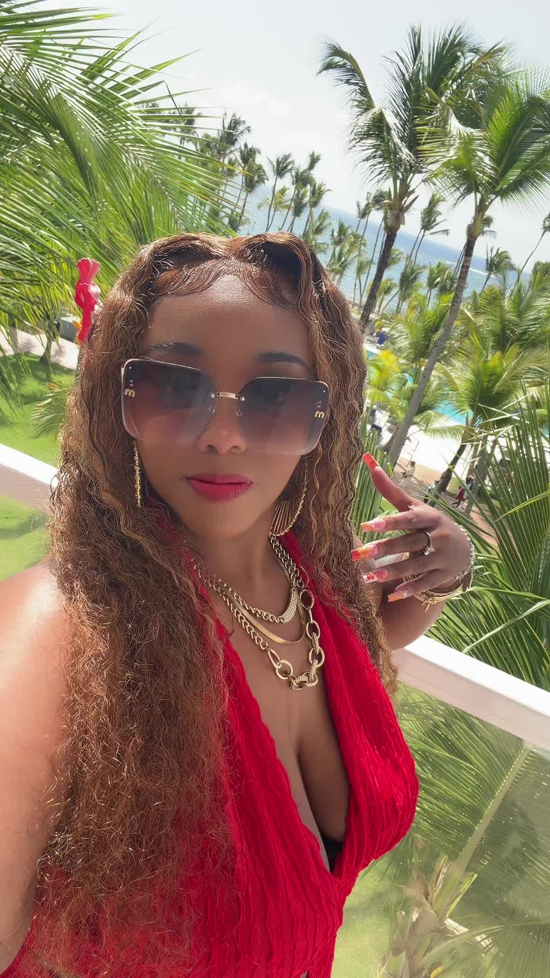 @Kay_Nikole1